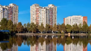 The landscape of a lake in the park