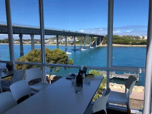 agence immobilière Antibes bureau vue mer