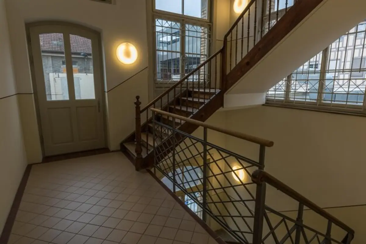 duplex appartement escalier intérieur vue ville