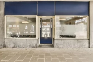 local commercial vitrine magasin