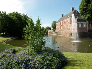 château français luxe parc étang