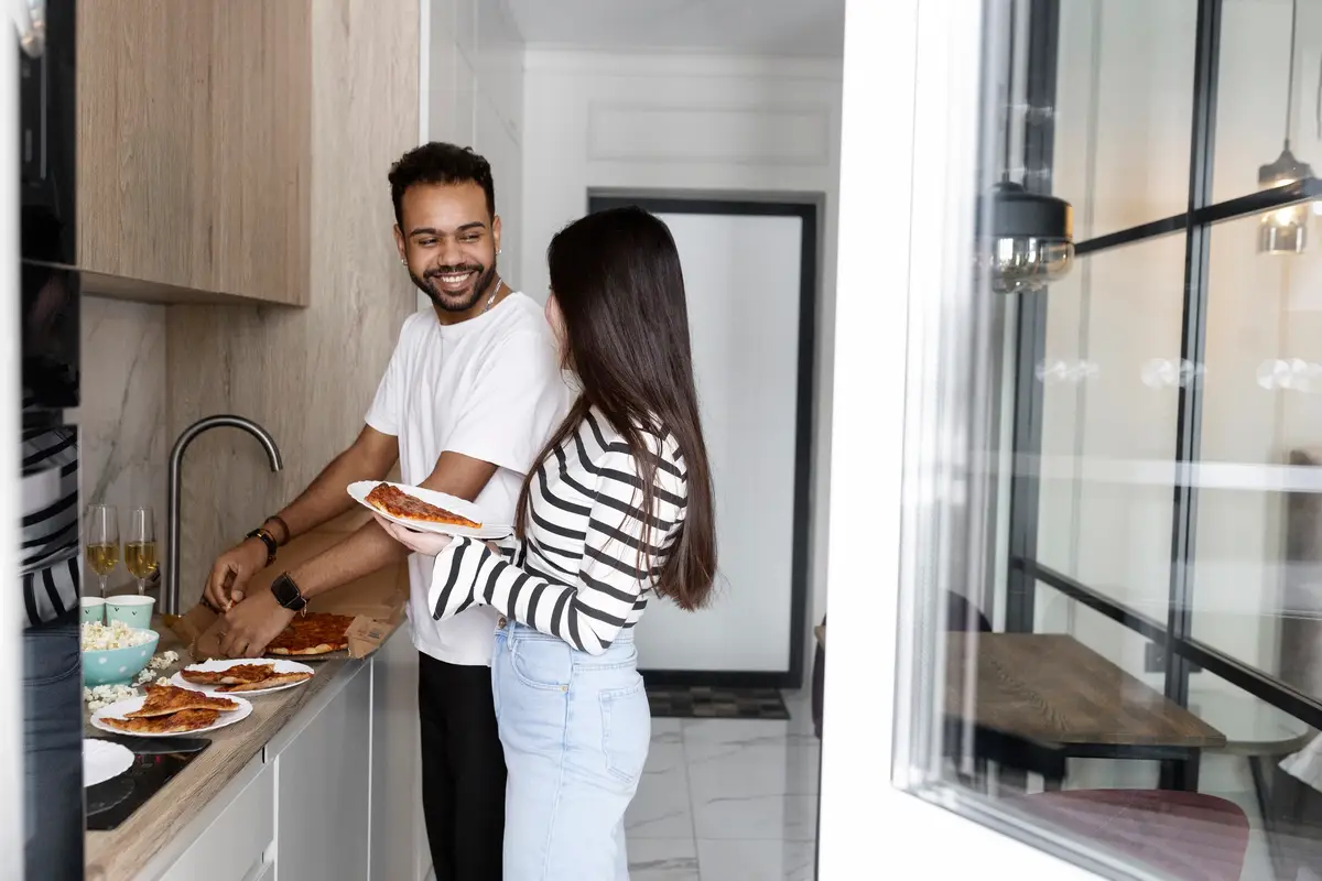 couple visite appartement