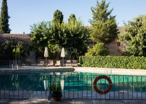 maison occitane herault jardin piscine