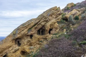 maison troglodyte falaise